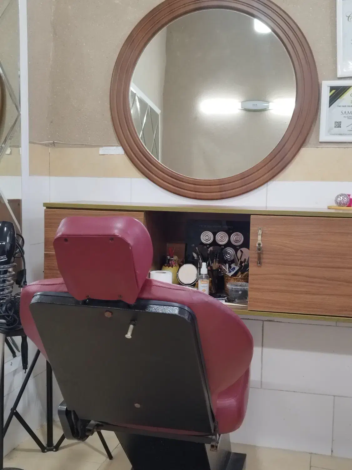 میز و صندلی آرایشگاه زنانه|آرایشگاه و سالنهای زیبایی|کردکوی, |دیوار