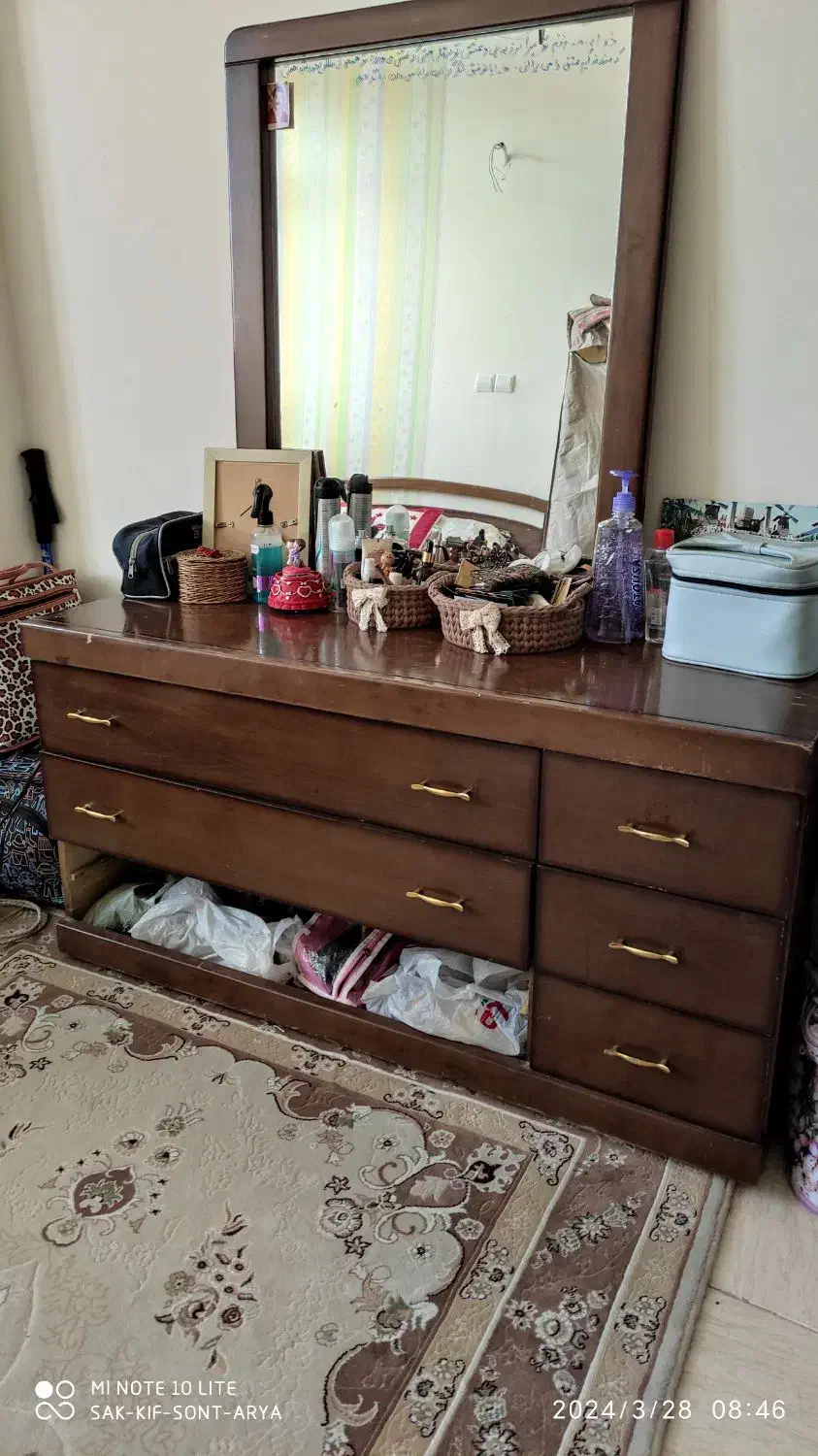 دراور وآینه وپاتختی|جاکفشی، کمد، دراور|صدرا-فارس, فاز ۱|دیوار