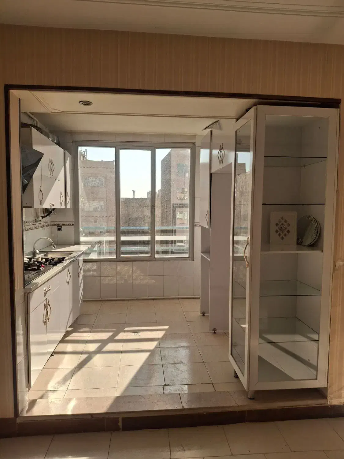 کابینت هایگلس ویترین دار درحد نو|مصالح و تجهیزات ساختمان|قزوین, |دیوار