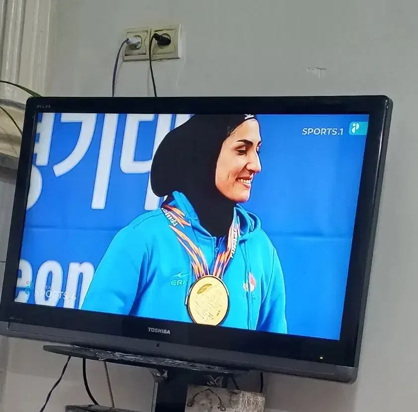 تلویزیون ۴۰ و ۳۲ اینچ سالم|تلویزیون و پروژکتور|اردبیل, |دیوار