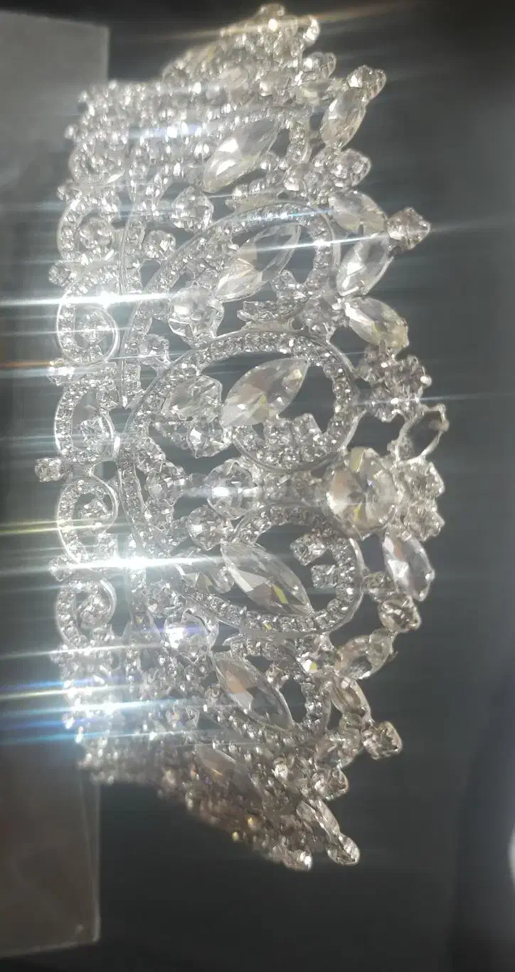 تاج|بدلیجات|دماوند, گیلاوند|دیوار