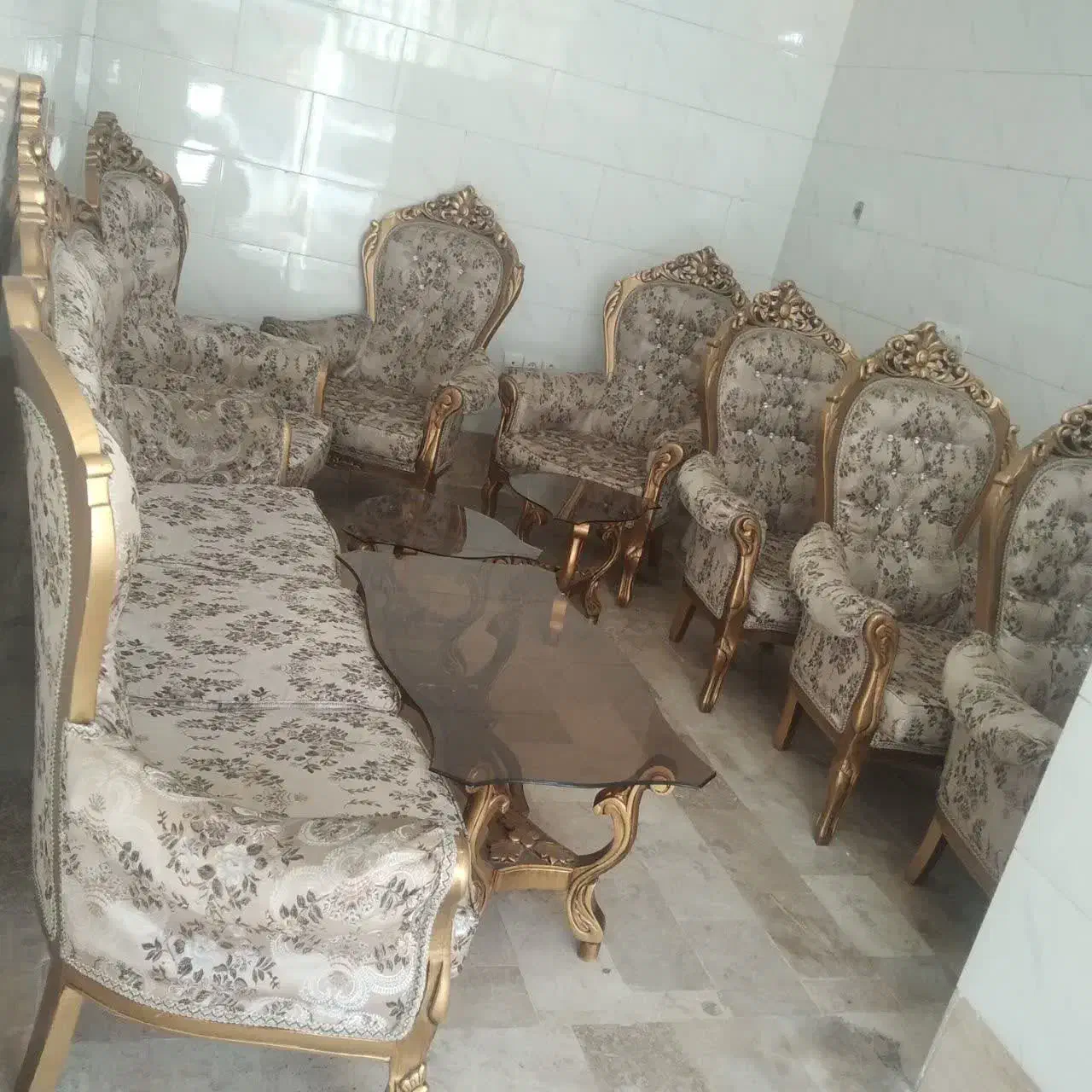 مبلمان سلطنتی ۹ نفره سالم|مبلمان خانگی و میز عسلی|قم, زنبیل آباد|دیوار