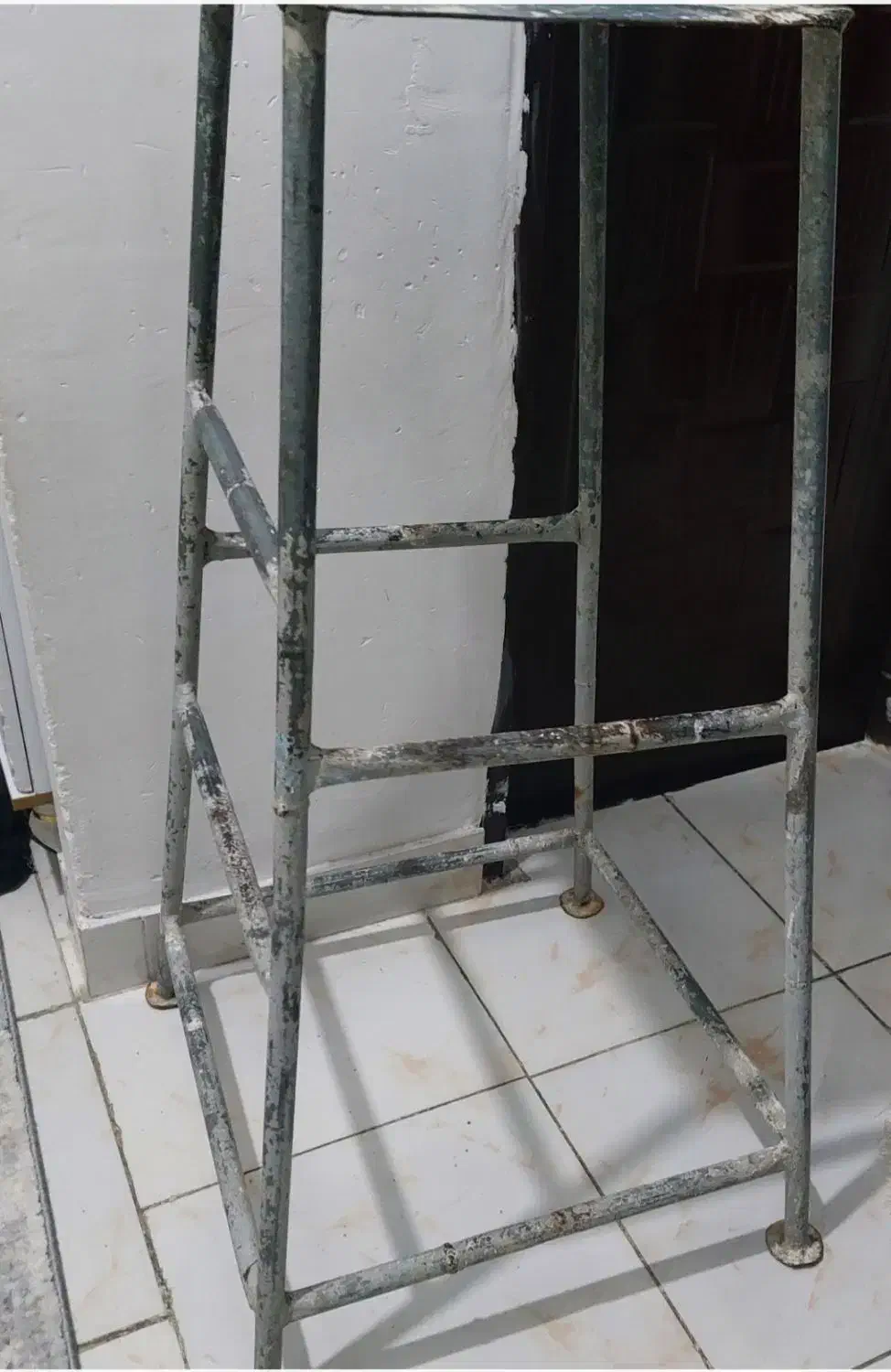 چهارپایه|صندلی و نیمکت|اردبیل, |دیوار