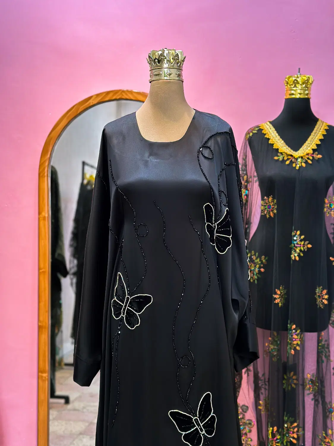 Mezon liya|لباس|شوش, |دیوار