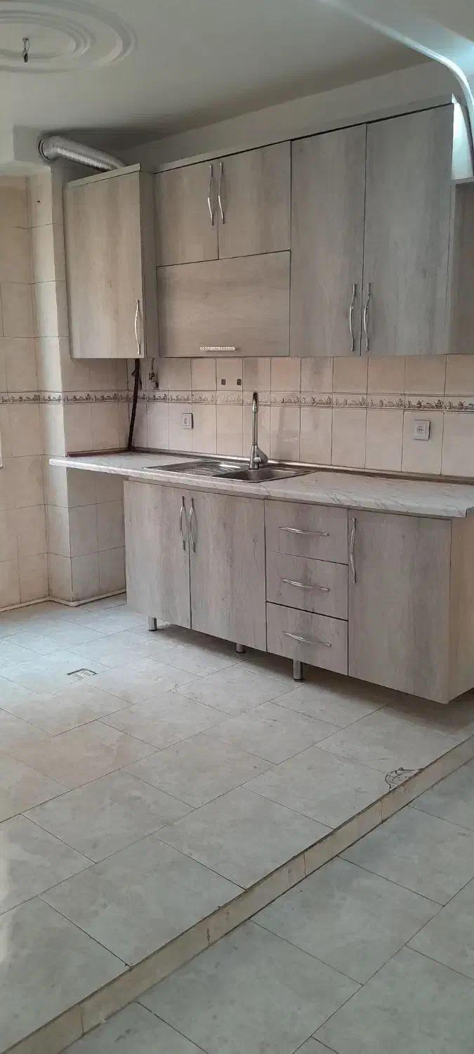 پیروزی،دهم فروردین،۴۵متر،طبقه ۳