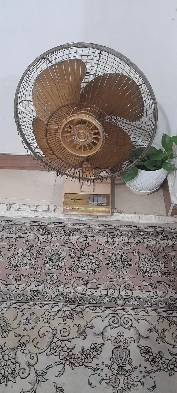 پنکه قدیمی سالم|پنکه و تصفیهکنندهٔ هوا|رشت, دیانتی|دیوار