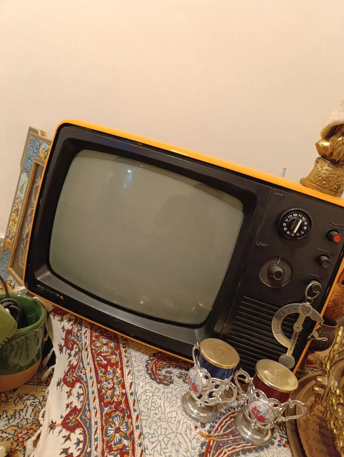 تلویزیون قدیمی رنگی|تلویزیون و پروژکتور|اصفهان, بهارستان|دیوار