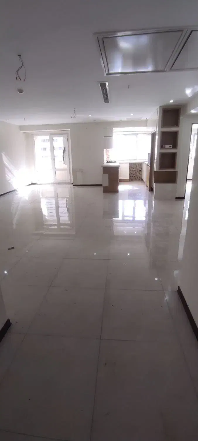 ۱۳۳ متر سه خوابه غرق نور برج ارکیده دریاچه چیتگر