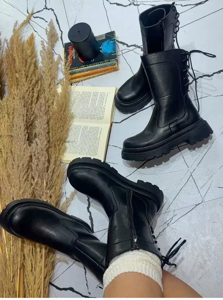 نیم بوت پوتین|کیف، کفش، کمربند|شیراز, بعثت|دیوار