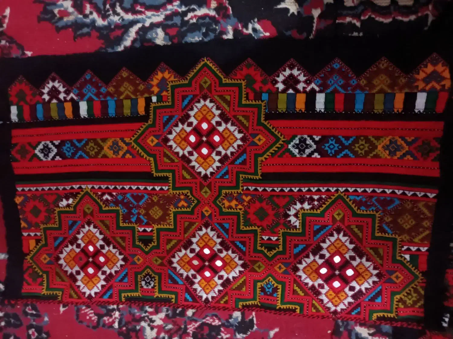 زیح استین|لباس|خاش, |دیوار