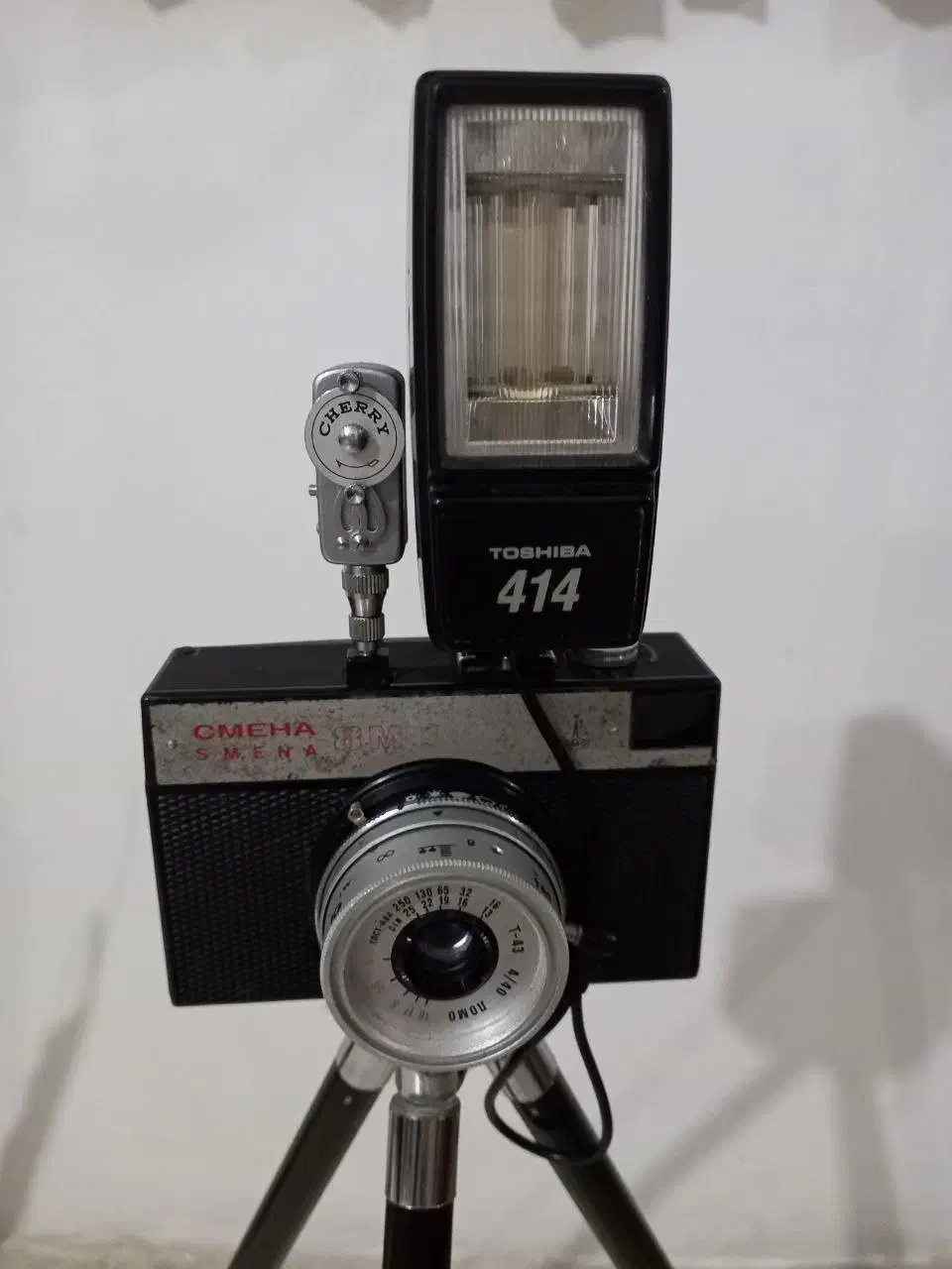 دوربین قدیمی Smena 8M اصل بافلش Toshiba و سهپایه|کلکسیون اشیاء عتیقه|مشهد, رده|دیوار