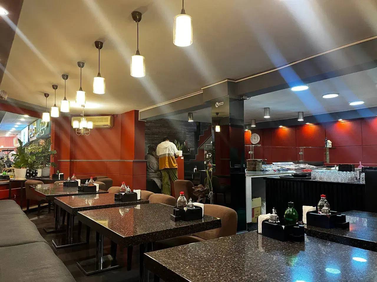 استخدام ویترس و سالن کار خانم|استخدام خدمات فروشگاه و رستوران|تهران, گاندی|دیوار