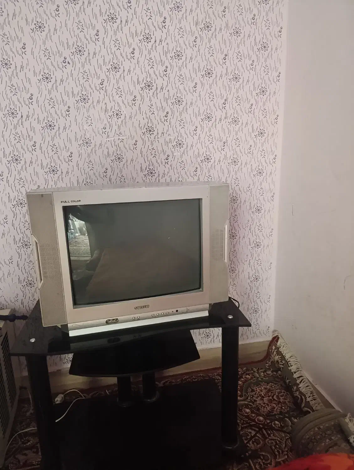 تلویزیون ۲۱اینچ با میز شیشه ای|تلویزیون و پروژکتور|سیرجان, |دیوار