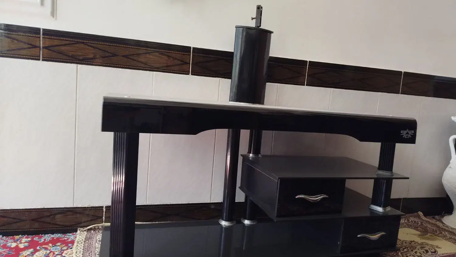 میز تلویزیون در حد نو|میز تلویزیون|نهاوند, |دیوار