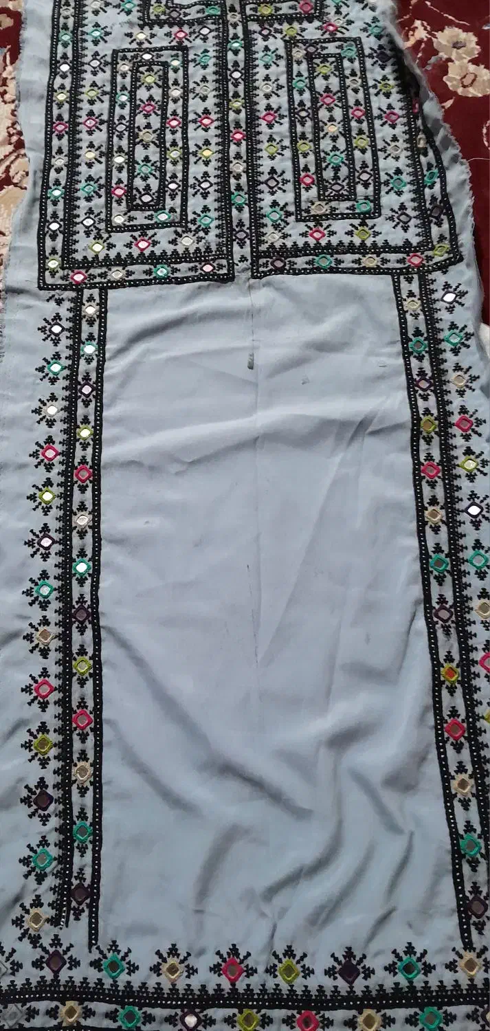 لباس سیاه دوز|لباس|ریگان, |دیوار