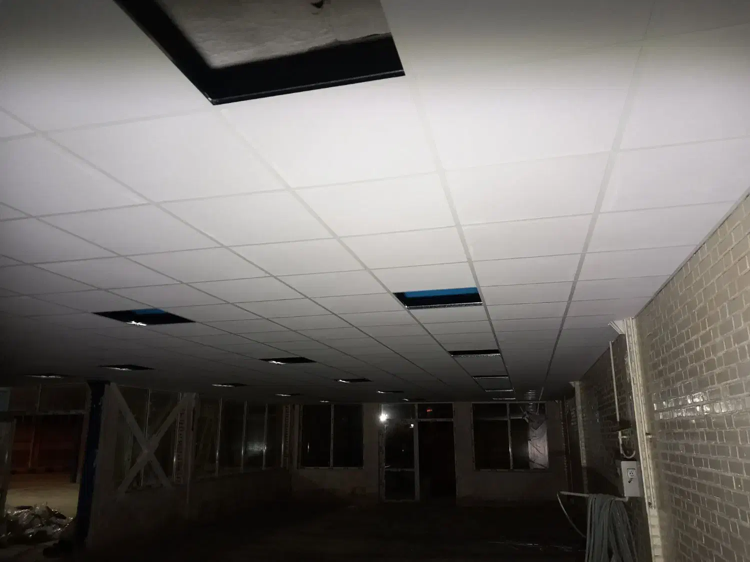 نصاب سقف کاذب تایل ۶۰در۶۰ و پی وی سی|خدمات پیشه و مهارت|مشهد, جاهد شهر|دیوار