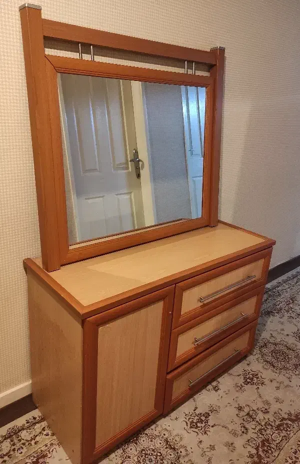 میز و آینه بزرگ|مبلمان خانگی و میز عسلی|اهواز, گلستان|دیوار