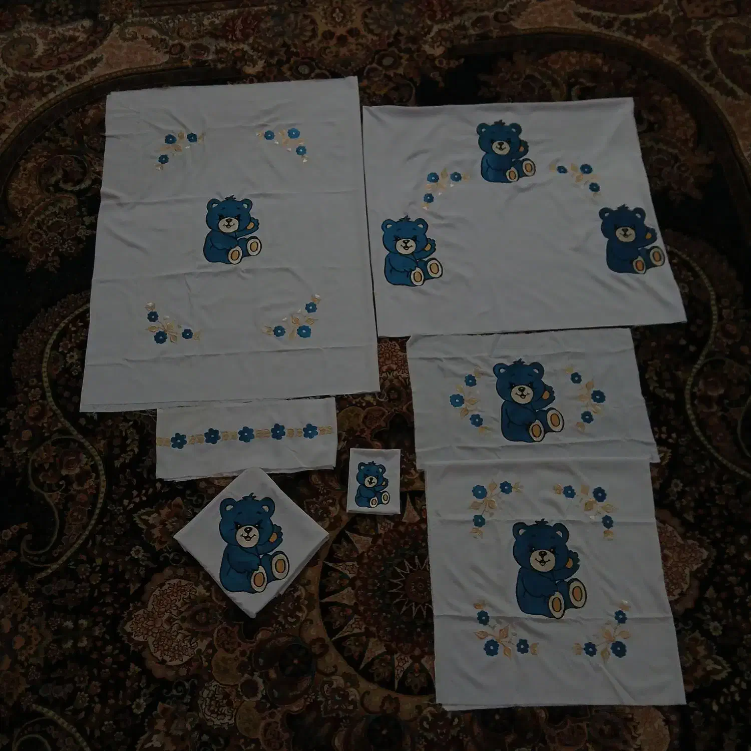 گلدوزی سرویس بچه با چرخ|چرخ خیاطی و ریسندگی|یزد, |دیوار