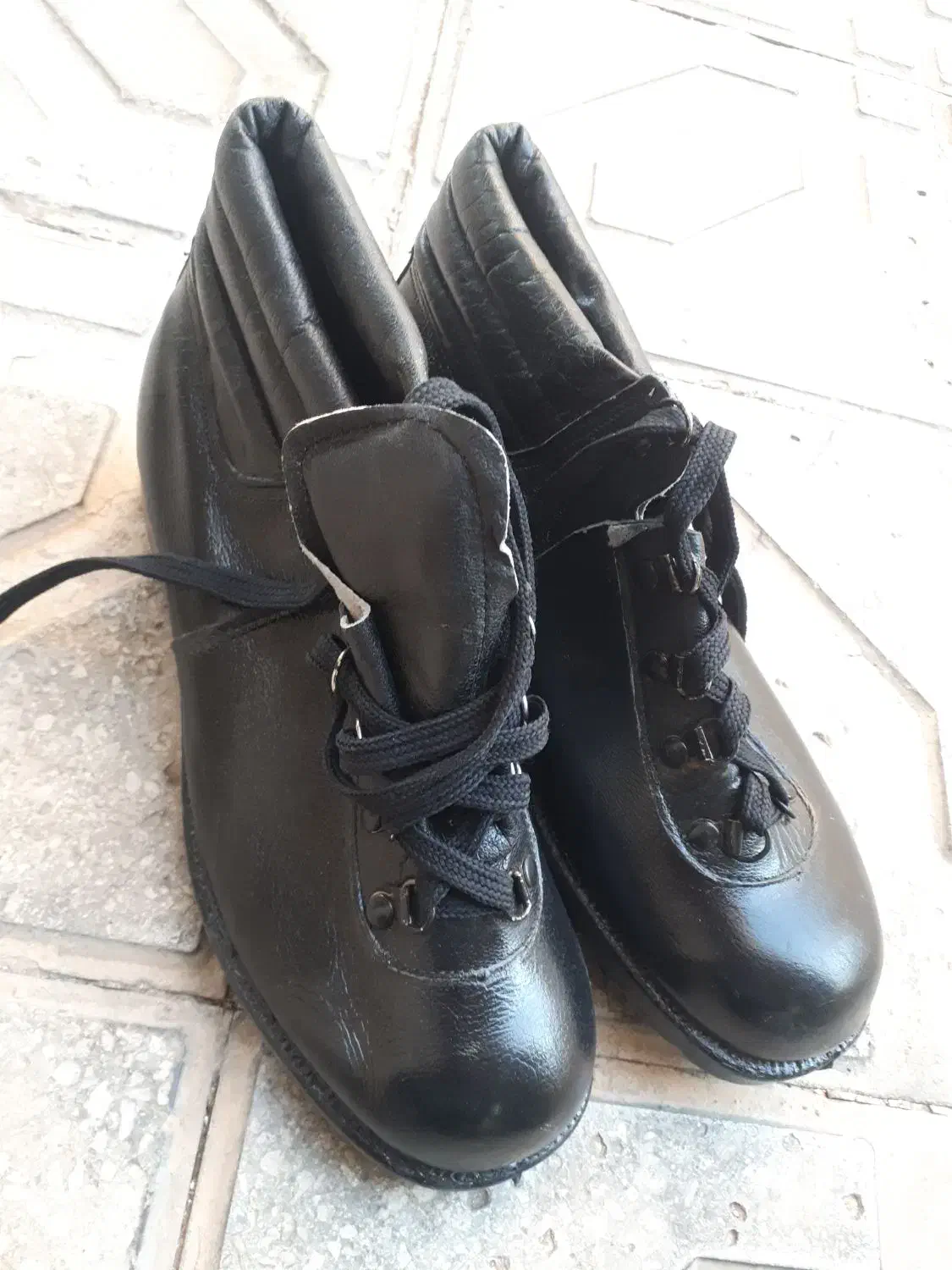 کفش کار|کیف، کفش، کمربند|سمنان, |دیوار