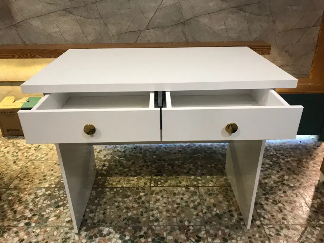 میز تحریر سفید دو کشو|میز تحریر و کامپیوتر|اسلامشهر, مظفریه|دیوار