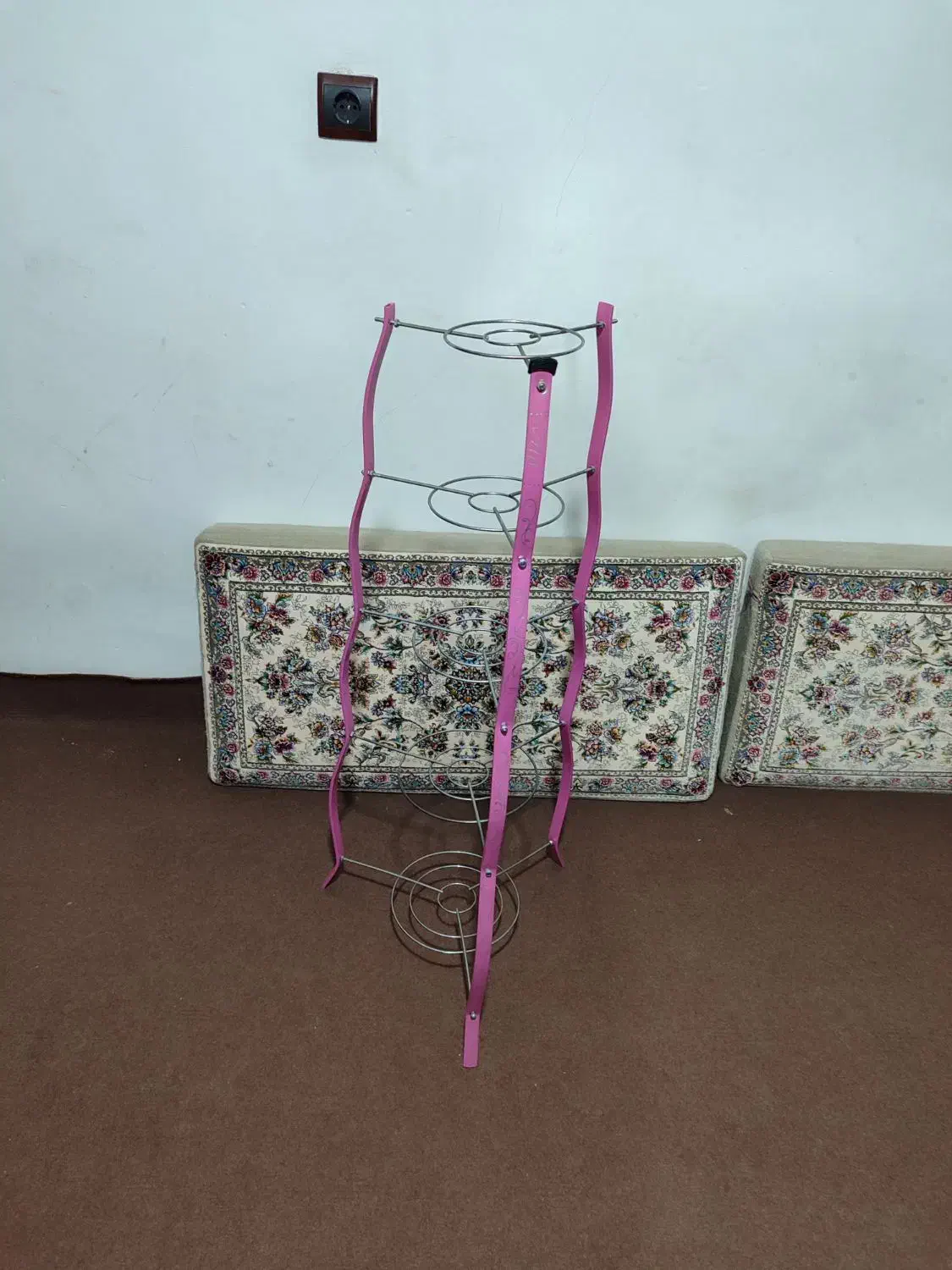 استندقابلمه پنج طبقه می باشد|آب‌چکان و نظم‌دهنده ظروف|کرمانشاه, |دیوار