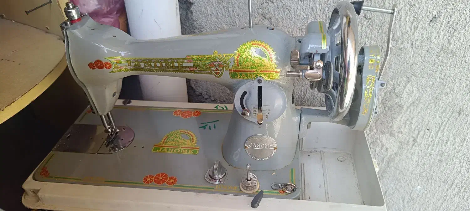 چرخ خیاطی|چرخ خیاطی و ریسندگی|میانه, |دیوار