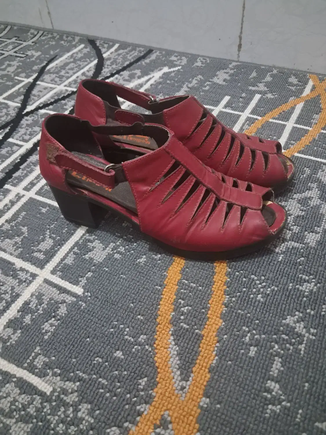 سه جفت کفش|کیف، کفش، کمربند|ساوه, |دیوار