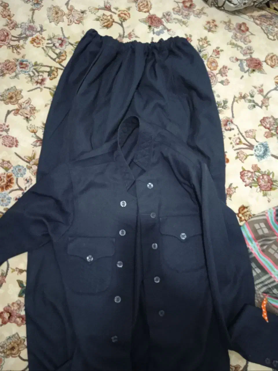 دو دست لباس ملکی|لباس|قروه, |دیوار