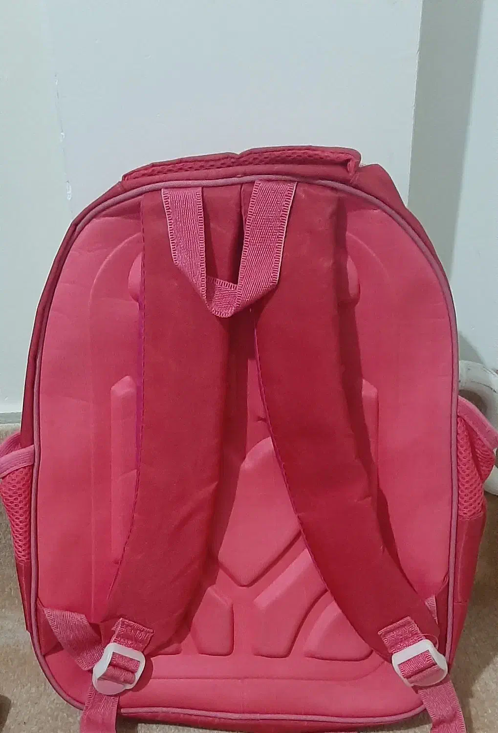 کیف مدرسه|لوازم التحریر|میانه, |دیوار