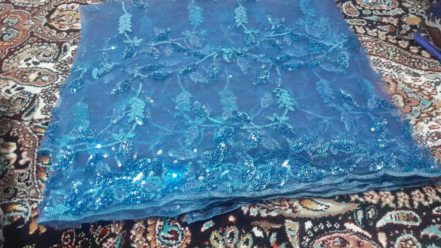 چند عدد دسمال همراه یک قوار لباس|لباس|مهاباد (آذربایجان غربی), |دیوار