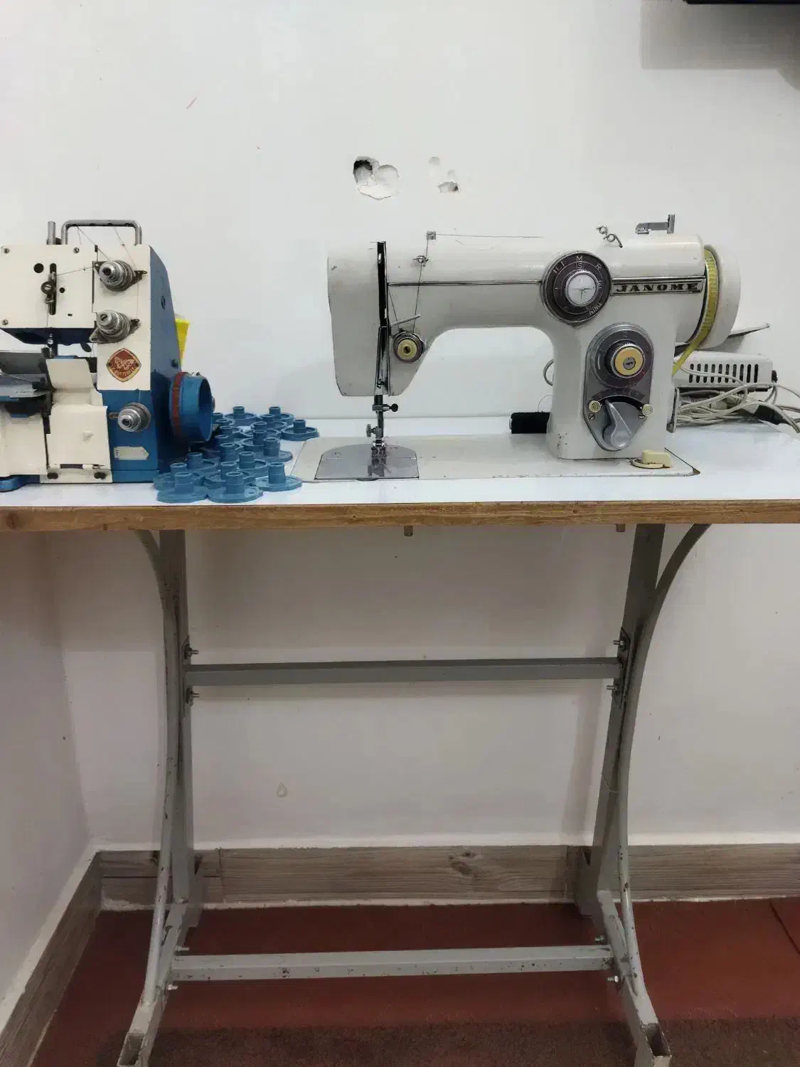 چرخ خیاطی ژانومه ۶۷۲|چرخ خیاطی و ریسندگی|فرمهین, |دیوار