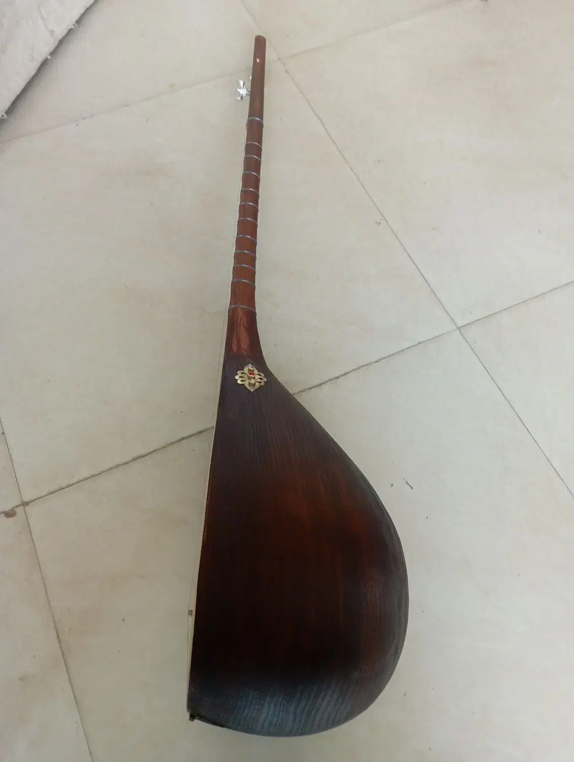 دوتار کاسه بزرگ حرفه ای|سازهای سنتی|شیروان (خراسان), |دیوار