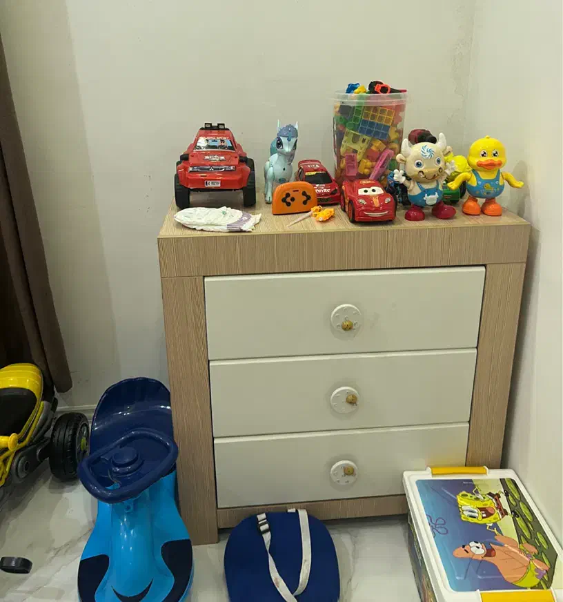 سرویس تخت بچه با کد زیاد وکلی اسباب بازی|تخت و صندلی بچه|رشت, معلم|دیوار