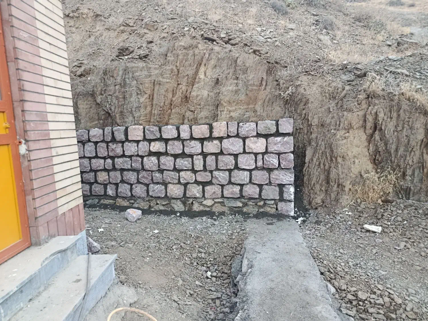 سنگ چینی انواع سنگ چینی ها لاشه مالون حصیری گابیون|خدمات پیشه و مهارت|قائم‌شهر, |دیوار