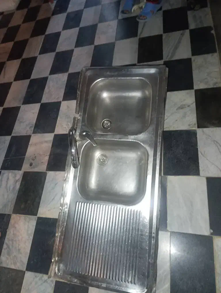 سینک استیل دوتایی با شیر و لوله های اتصال زیر|مصالح و تجهیزات ساختمان|زاهدان, |دیوار