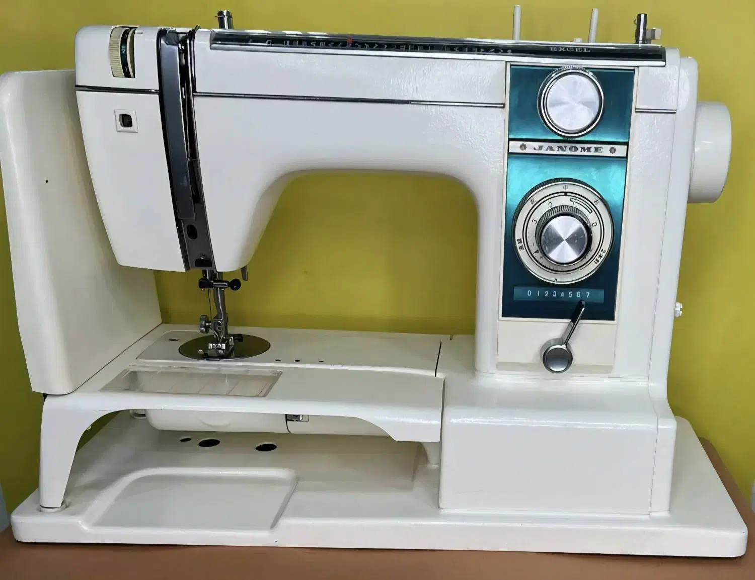 سردوز بابی لوک سبز|چرخ خیاطی و ریسندگی|بندر دیر, |دیوار