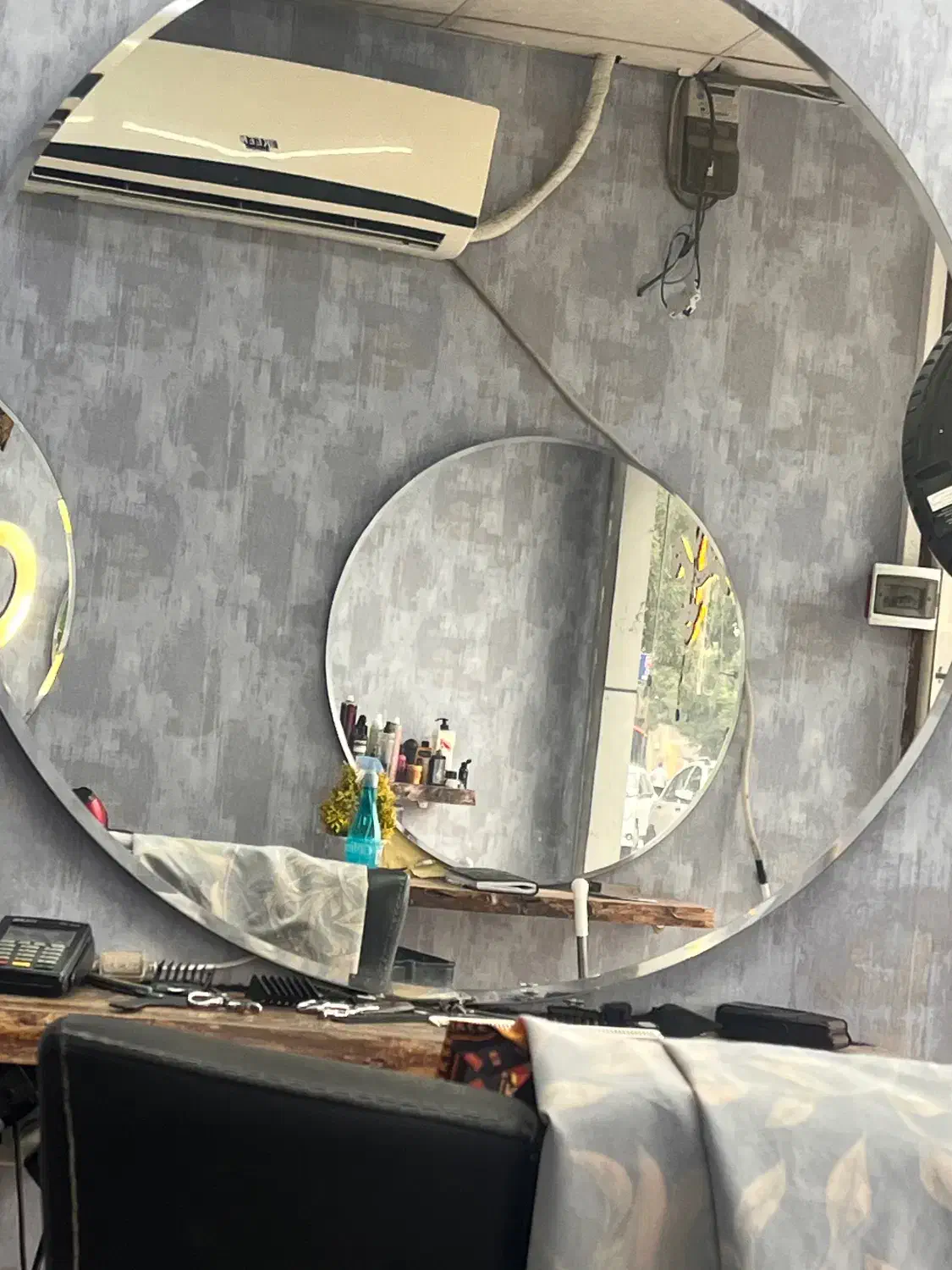 آینه|آرایشگاه و سالن‌های زیبایی|قم, باسکول|دیوار