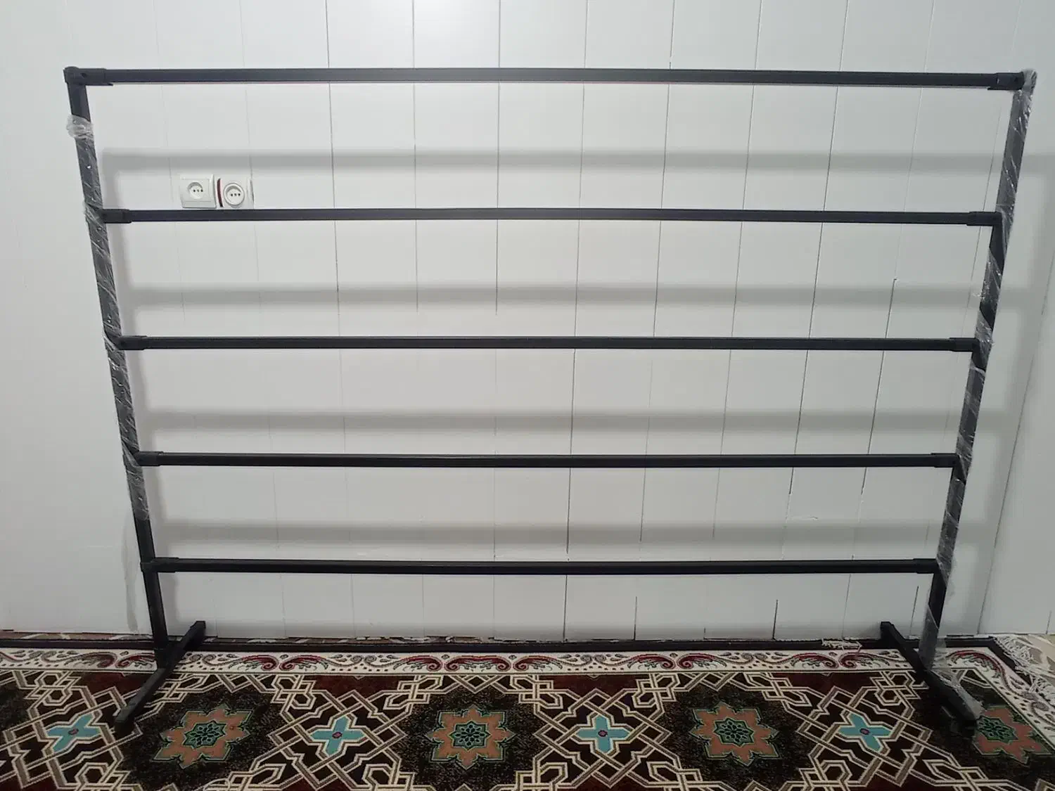 دو عدد رگال ایستاده نو|بندرخت و رخت‌آویز|خرم‌آباد, |دیوار