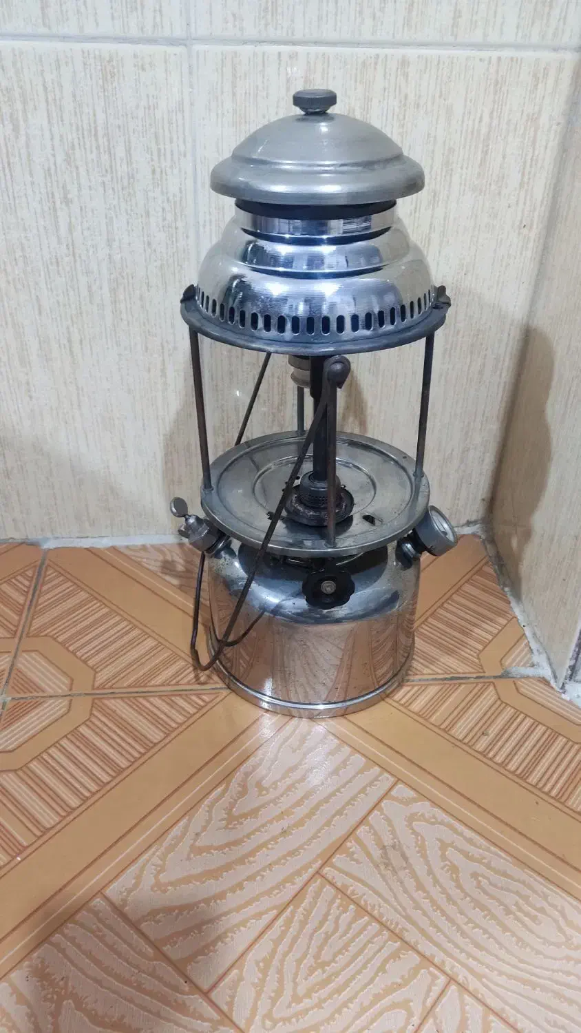 چراغ زنبوری روشنایی|کلکسیون اشیاء عتیقه|بابلسر, |دیوار