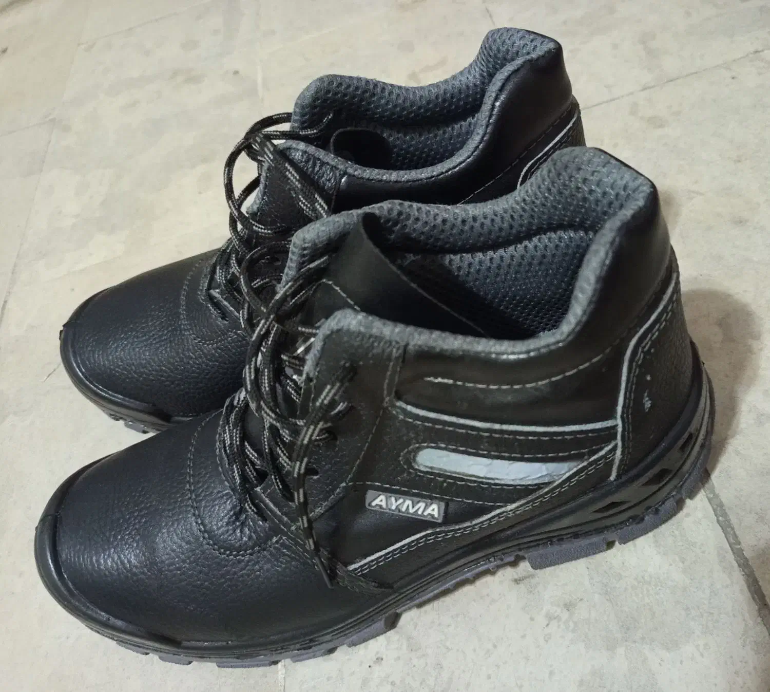 کفش کار ایمنی|کیف، کفش، کمربند|پرند, فاز ۶|دیوار