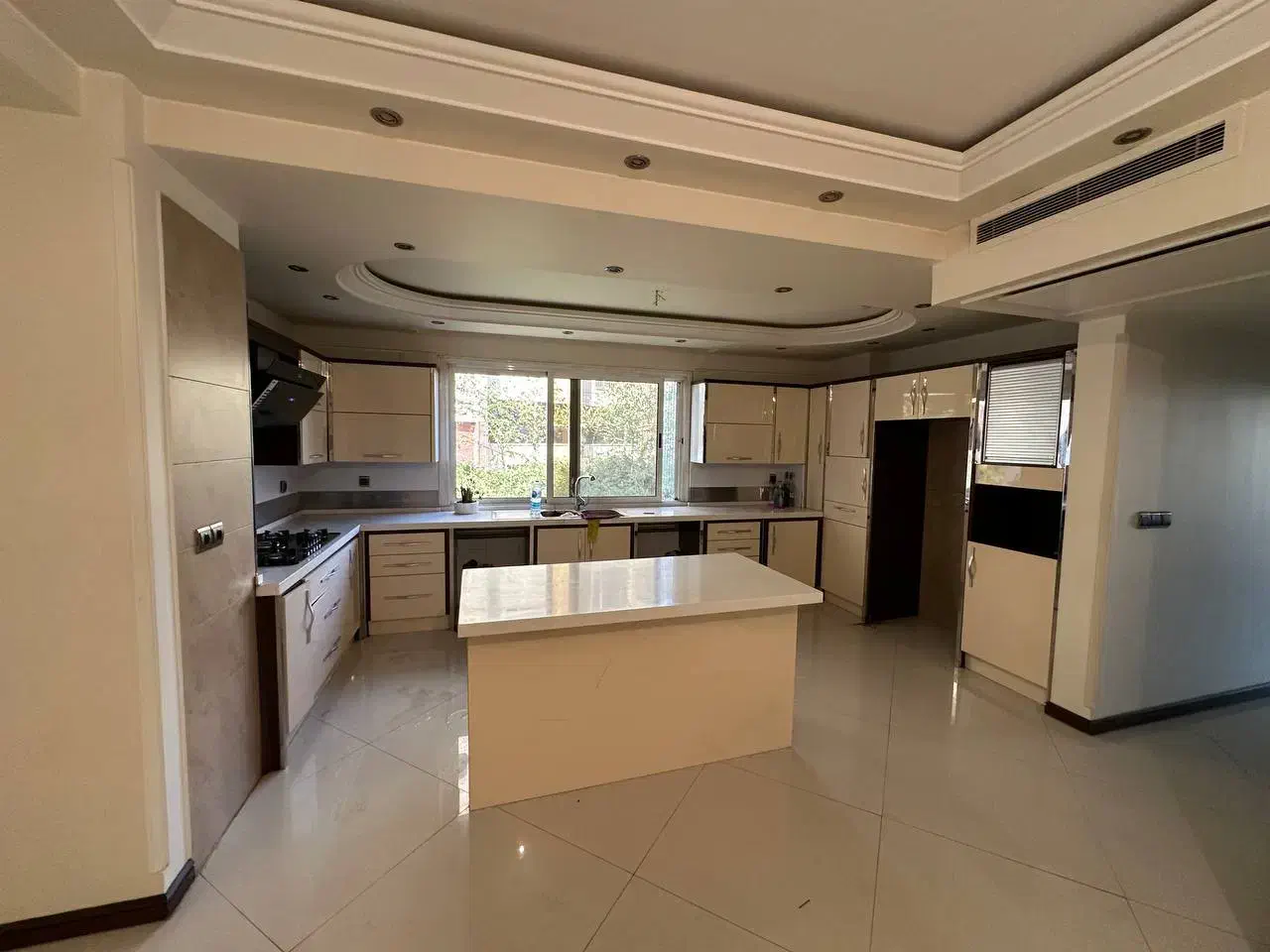 195متر 4 خواب خوش نقشه کم واحد نزدیک مترو (تجریش)|اجارهٔ آپارتمان|تهران, حکمت|دیوار