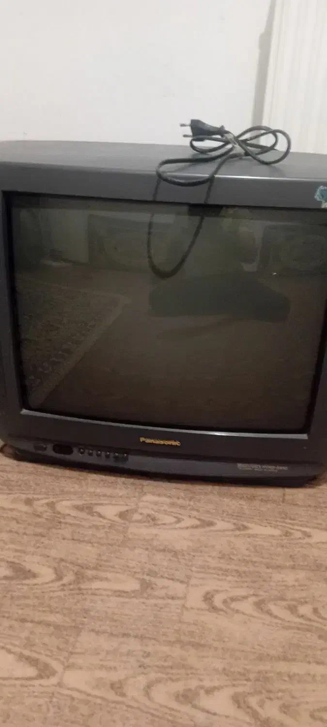 تلوزیون همراه با میز|تلویزیون و پروژکتور|شاهینشهر, نظامی|دیوار