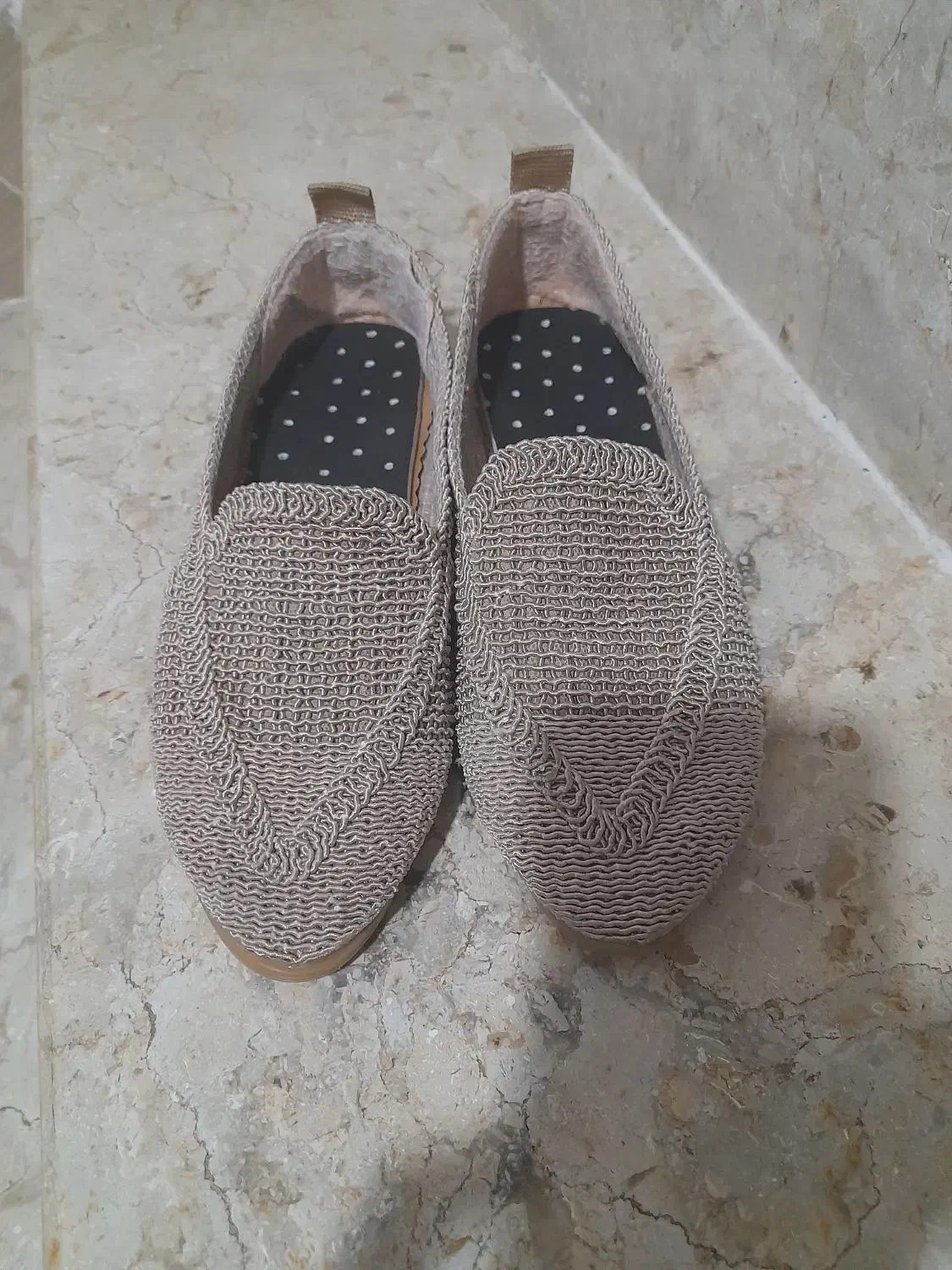 کفش نو|کیف، کفش، کمربند|بندر گناوه, |دیوار