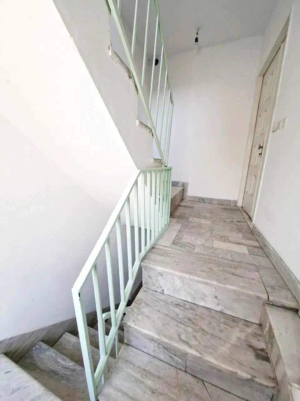 90متر2خ*طبقه اول تک واحدی*اشرفی اصفهانی باغ فیض