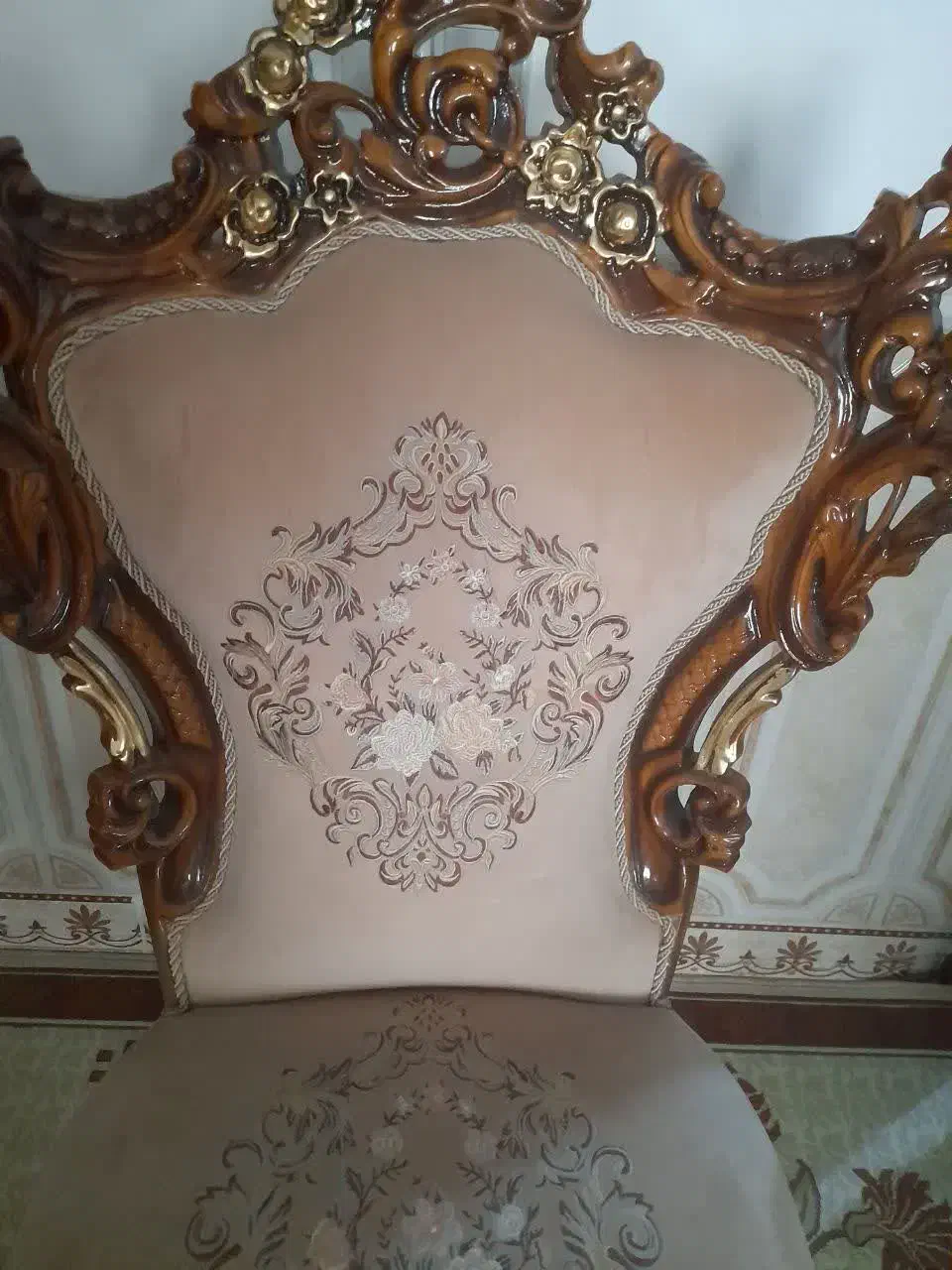 صندلی میزبان|میز و صندلی غذاخوری|قم, ارم|دیوار