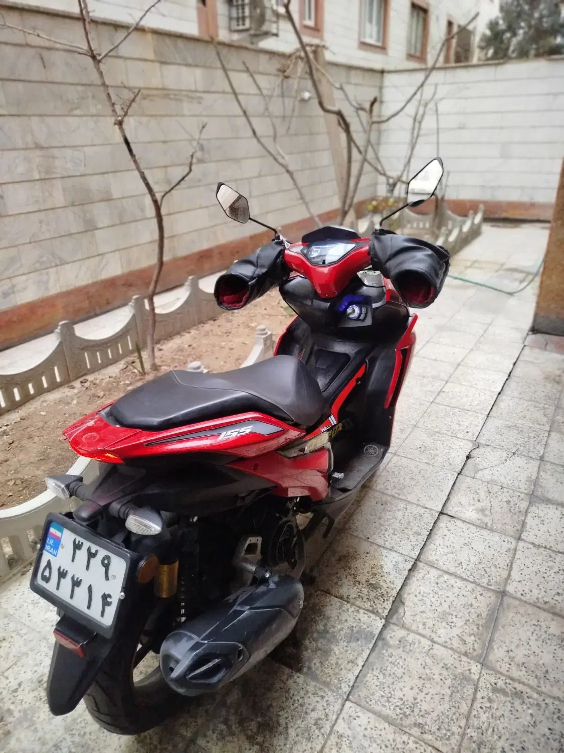 موتور ایروکس|موتورسیکلت|رباط‌کریم, رباط‌کریم|دیوار