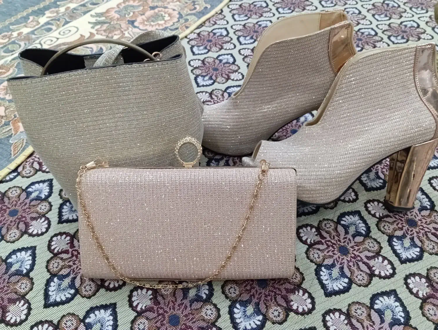 کیف وکفش|کیف، کفش، کمربند|رباطکریم, مسکن مهر آبشناسان|دیوار