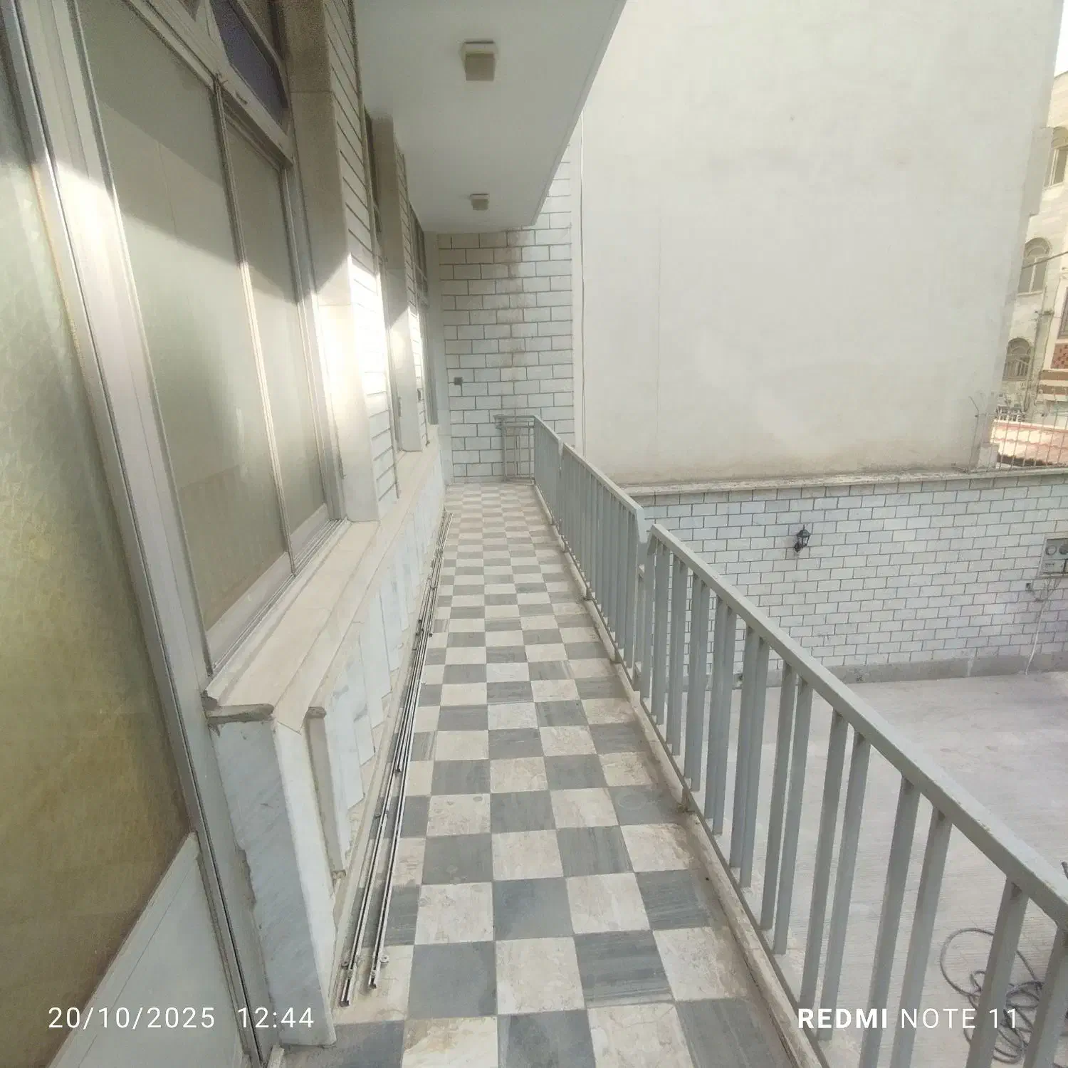 120متر تکواحدی پاسدارگمنام (املاک برزگر)