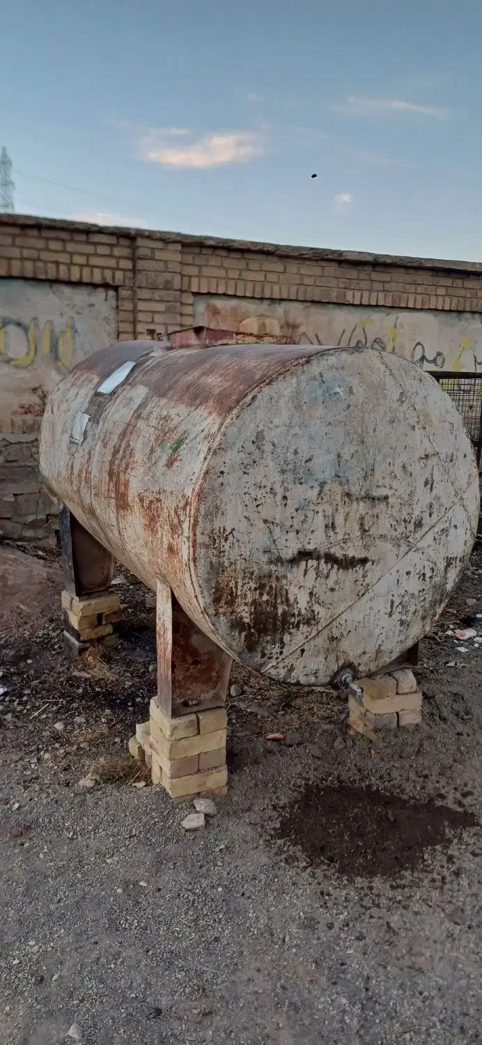 تانکر آب ۲۰۰۰لیتری|مصالح و تجهیزات ساختمان|رزن, |دیوار