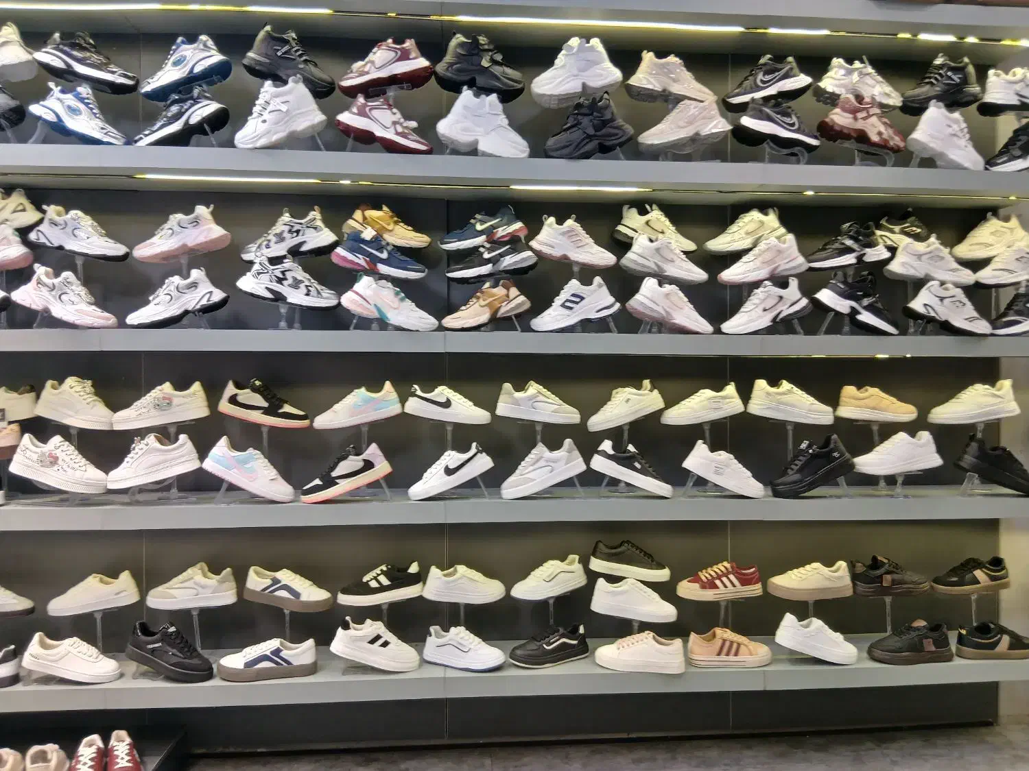 فروشنده اقا و خانوم|استخدام بازاریابی و فروش|تهران, نازی‌آباد|دیوار